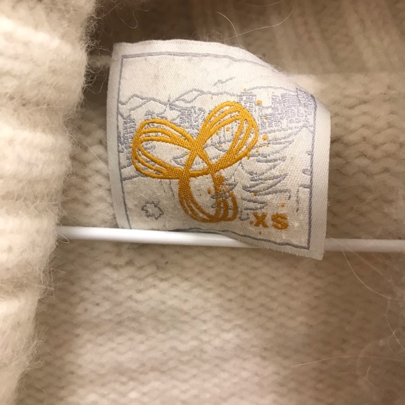 ❤️Aritzia white wool coat XS - Picture 2 of 3